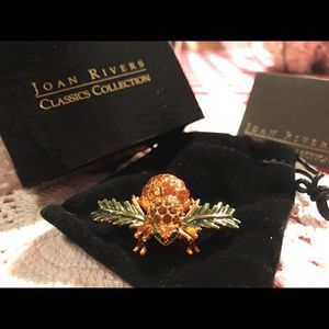 Classic Joan Rivers QVC Pinecone Bee Pin..Stunning
